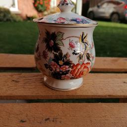 Vintage Masons Mandarin honey/condiment jar with lid and spoon slot.

Collection from Telford.

UK postage available