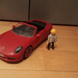 Roter Porsche von Playmobil mit Zubehör (wie abgebildet). Gut erhalten. Versand (nur innerhalb Deutschlands) wird extra berechnet.