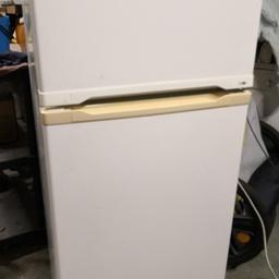 Vendo frigorifero in ottime condizioni, funzionante, così come nella foto. 90€
