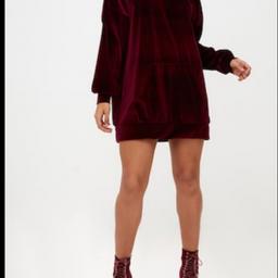 Pretty Little Thing
Burgundy Hooded Oversized Sweater Dress
Size 10
Brand New with Tags

Photos are from the Pretty Little Things website.

Burgundy Velour

Front pockets.

Brand New and Unused with Tags

Any questions feel free to ask.

Collection available from Walsall