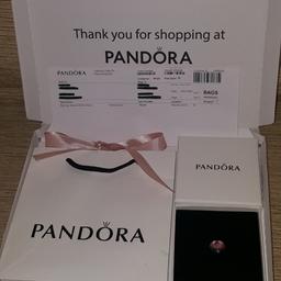 Genuine
Brand new
With original box bag etc
Pandora charm
Heart pattern
Red lips x4 around charm with pale pink inside and clear outside.
Original price was £25
Can post if full postage fees covered and be arranged.