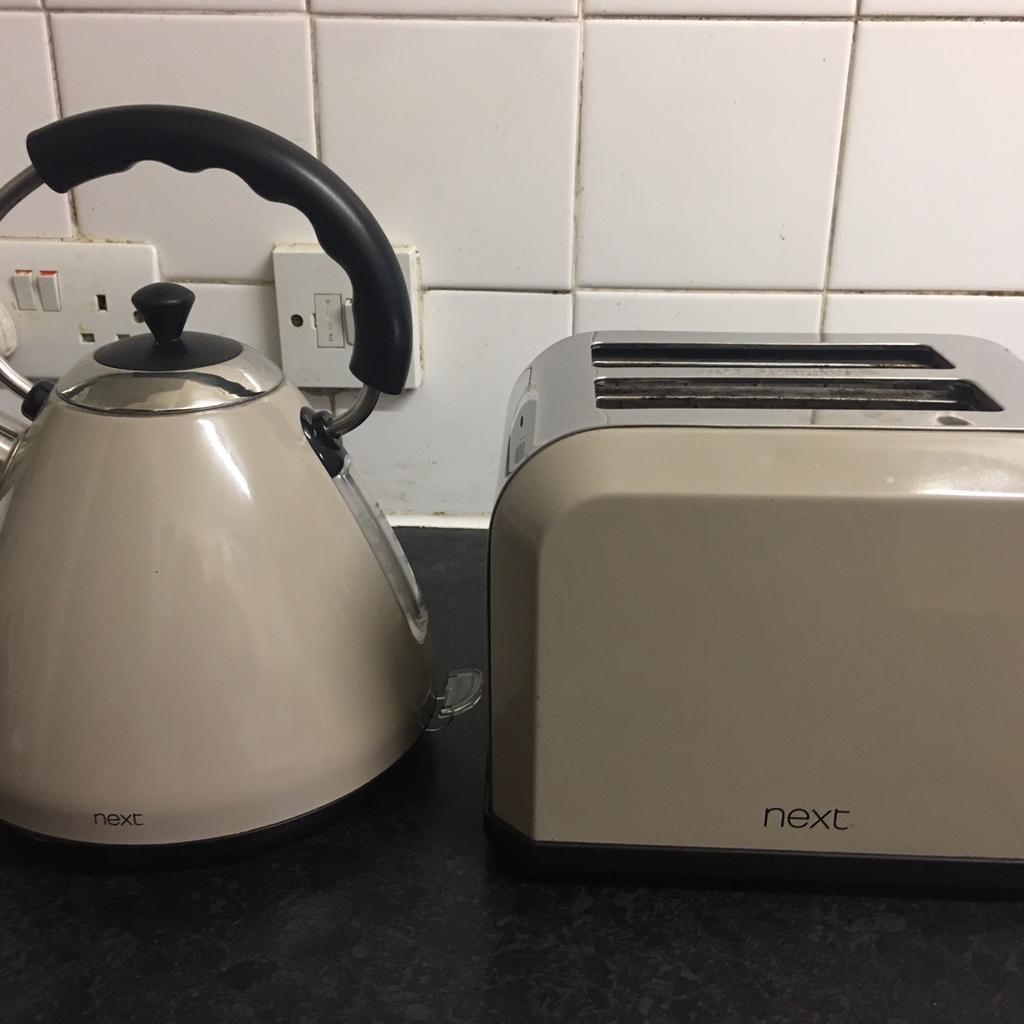 Next Pyramid roaster and kettle set in UB3 Hillingdon für £ 30,00 zum