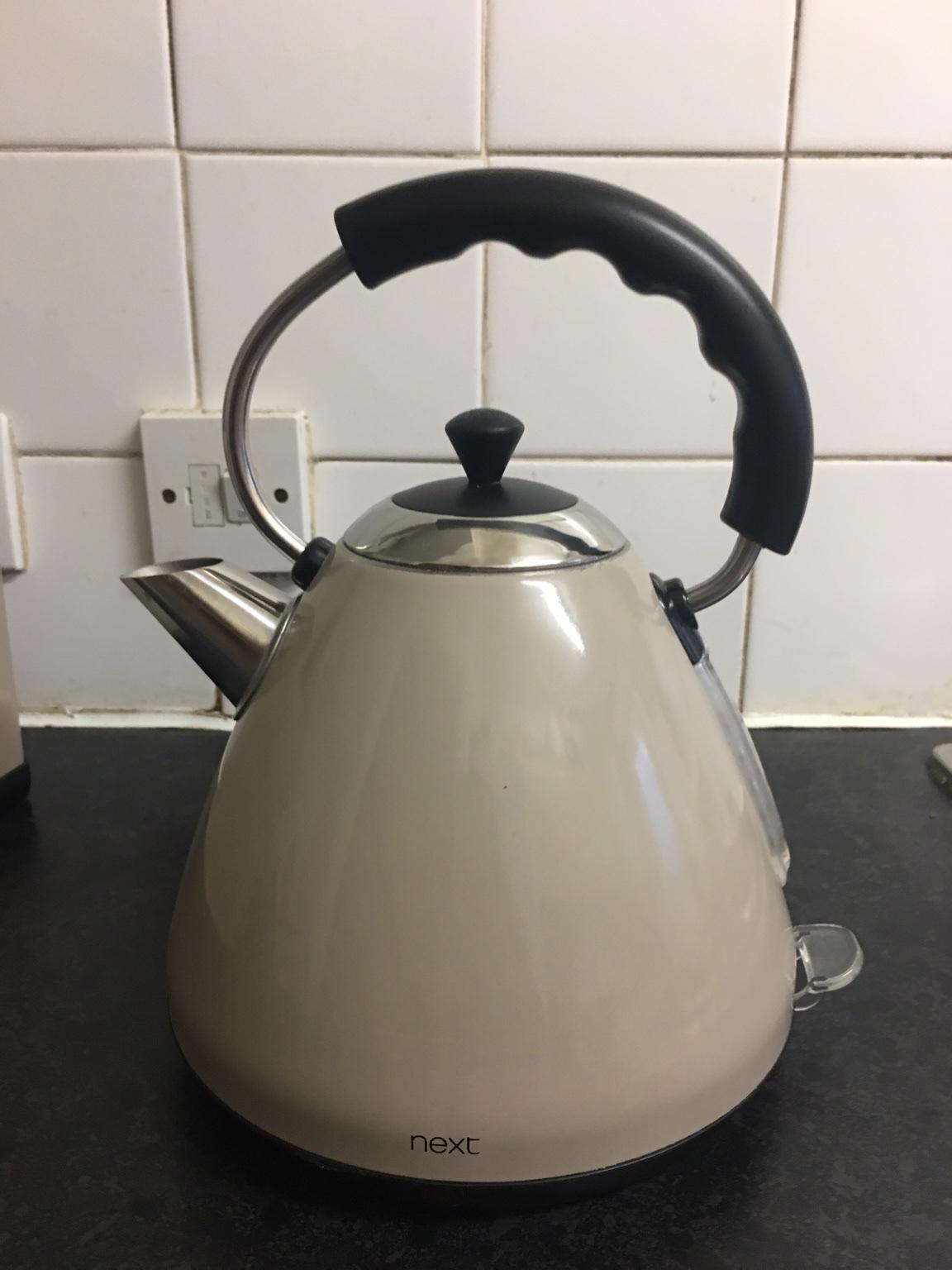 Next Pyramid roaster and kettle set in UB3 Hillingdon für £ 30,00 zum