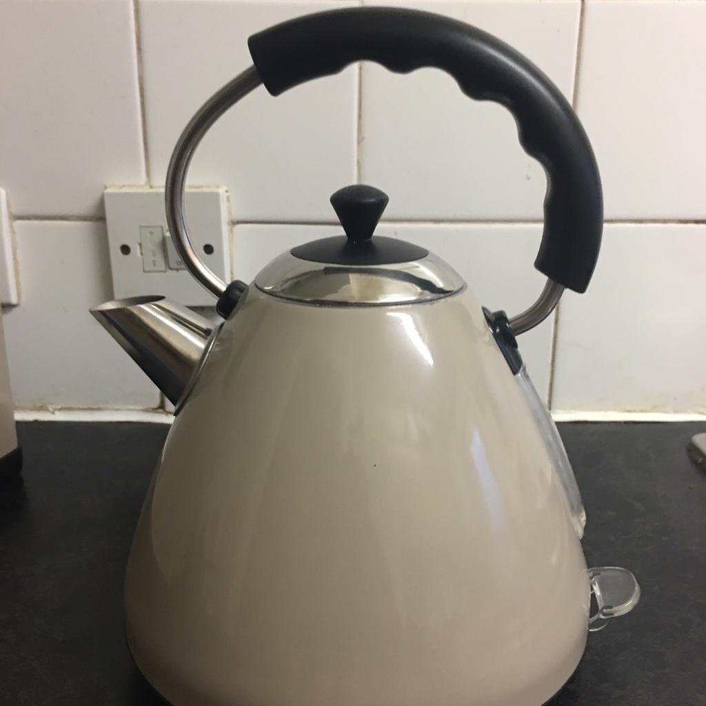 Next Pyramid roaster and kettle set in UB3 Hillingdon für £ 30,00 zum