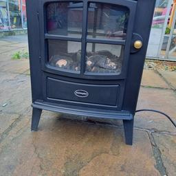 Dimplex Bradford Electric stove. Cast iron with log effect fuel bed. 2 heat settings 1kw or 2kw.
Very warm. Used for 18 months.
Great working order, with remote included.
Collection from WV12 Willenhall.