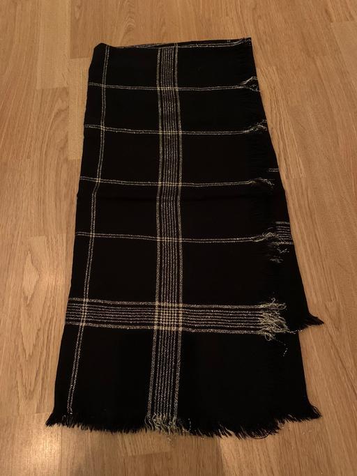 Buy & Sell Bracknell Forest College Town - Bracknell Forest - Photos for Black cotton cheque soft scarf