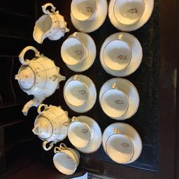 Really nice large set 

10 x Cups
8 x Saucers 
Teapot
Milk jug
Sugar bowl