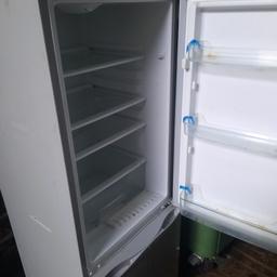 Kombi Kühlschrank unteres Gefrierfach geht leider nicht mehr Kühlschrank selber top in Ordnung .!!!
ca 3,5 Jahre