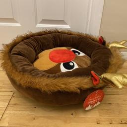 Last min.com Xmas gift for the dog or cat.
Approx 50cm in diameter festive period bed.
Brand new with tags.
Every pets dream gift 😬