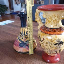 Die kleinere Vase hat eine Abplatzen, siehe Bild, sonst perfekt. Handarbeit, aus Griechenland.
 Je 10€.

Versand ist möglich.
Abholung in Keltern, oder nach Absprache in Pforzheim.

Sehen Sie gern auch meine anderen Anzeigen an.