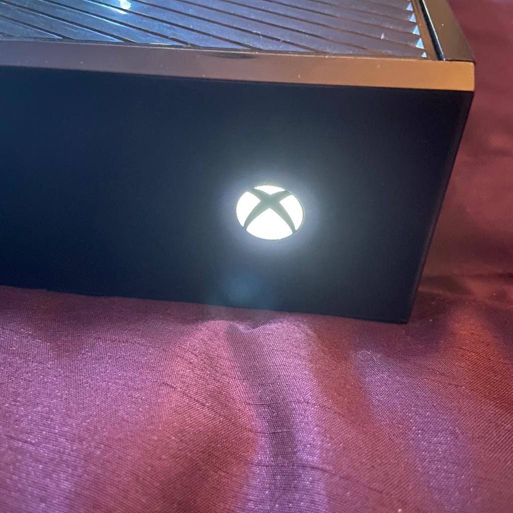 Xbox One Console. Controller And All leads in B30 Birmingham für 100,00