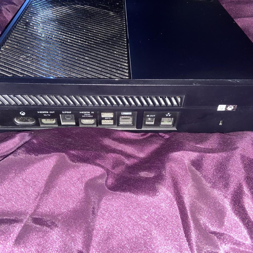 Xbox One Console. Controller And All leads in B30 Birmingham für 100,00