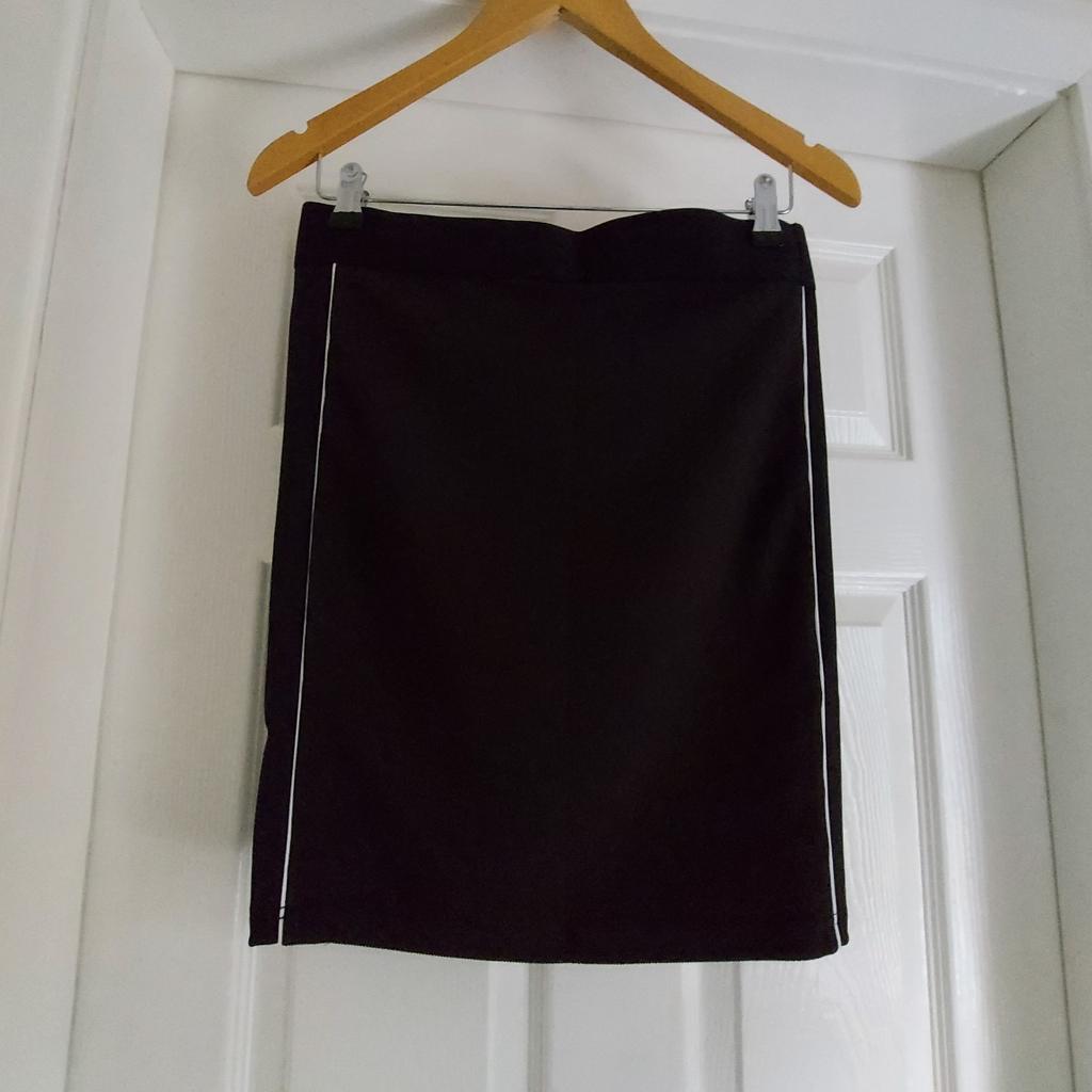 Skirt “Puma” Classics Rib Skirt Black Colour New With Tags

Actual Size: cm

Length: 49 cm

Length: 48 cm side

Volume Waist: 75 cm – 88 cm

Volume Hips: 75 cm – 85 cm

Size: S,8/10 (UK)
Eur S, 36/38 , US S

Shell: 86 % Polyester
 14 % Elastane

Side Panel: 85 % Polyester
 15 % Elastane

Made in Vietnam