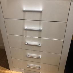 East London Collection - Bow

Length- 95cm
Width- 115cm

Used chest of draws, ideal condition
Can deliver if needed with a charge to only surrounding areas and a charge will be given upon receiving postcode