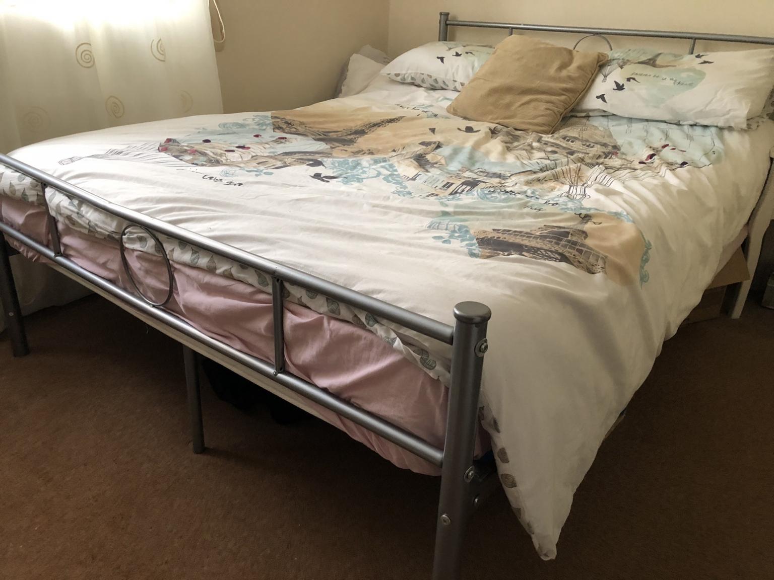 Double bed silver metal bed frame in S66 Rotherham für 30,00 £ zum