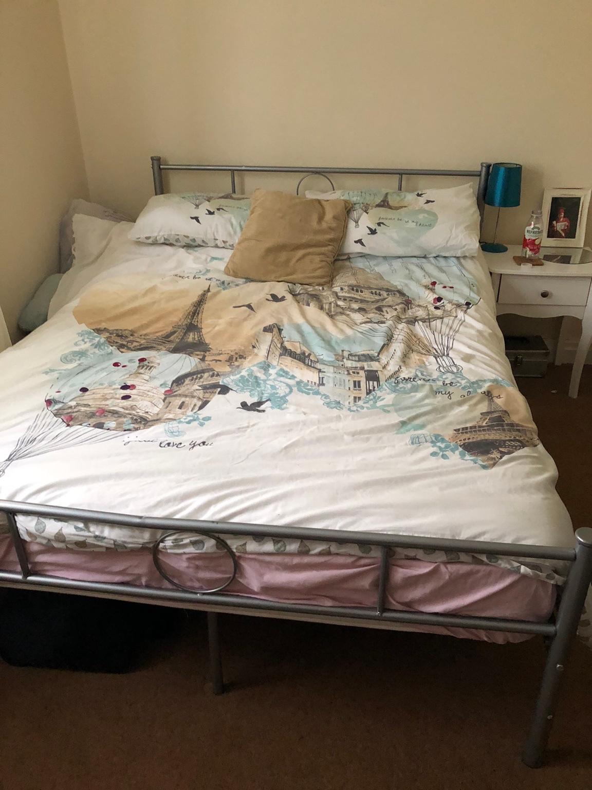 Double bed silver metal bed frame in S66 Rotherham für 30,00 £ zum