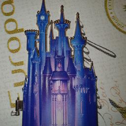 Verkaufe aus der Disney Castle collection den Cinderella Pin

Leider ist er defekt ! Kann aber wieder repariert werden ! (Löten)

Versand oder Abholung in Langenfeld
PayPal vorhanden
