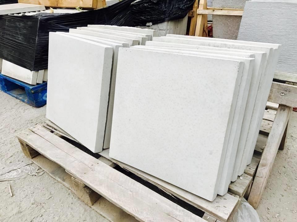 Smooth/plain concrete paving slabs in S26 Rotherham for £3.60 for sale