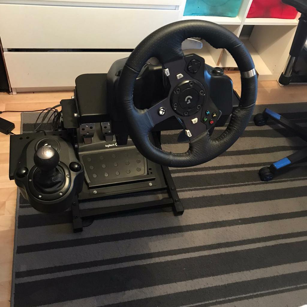 logitech steering wheel xbox one and PC in Wolverhampton für £ 300,00