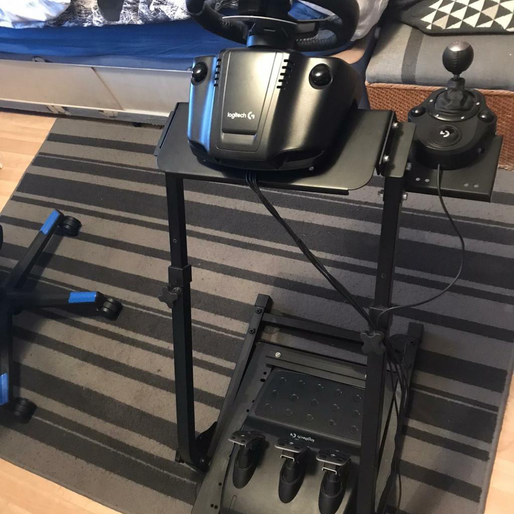 logitech steering wheel xbox one and PC in Wolverhampton für £ 300,00