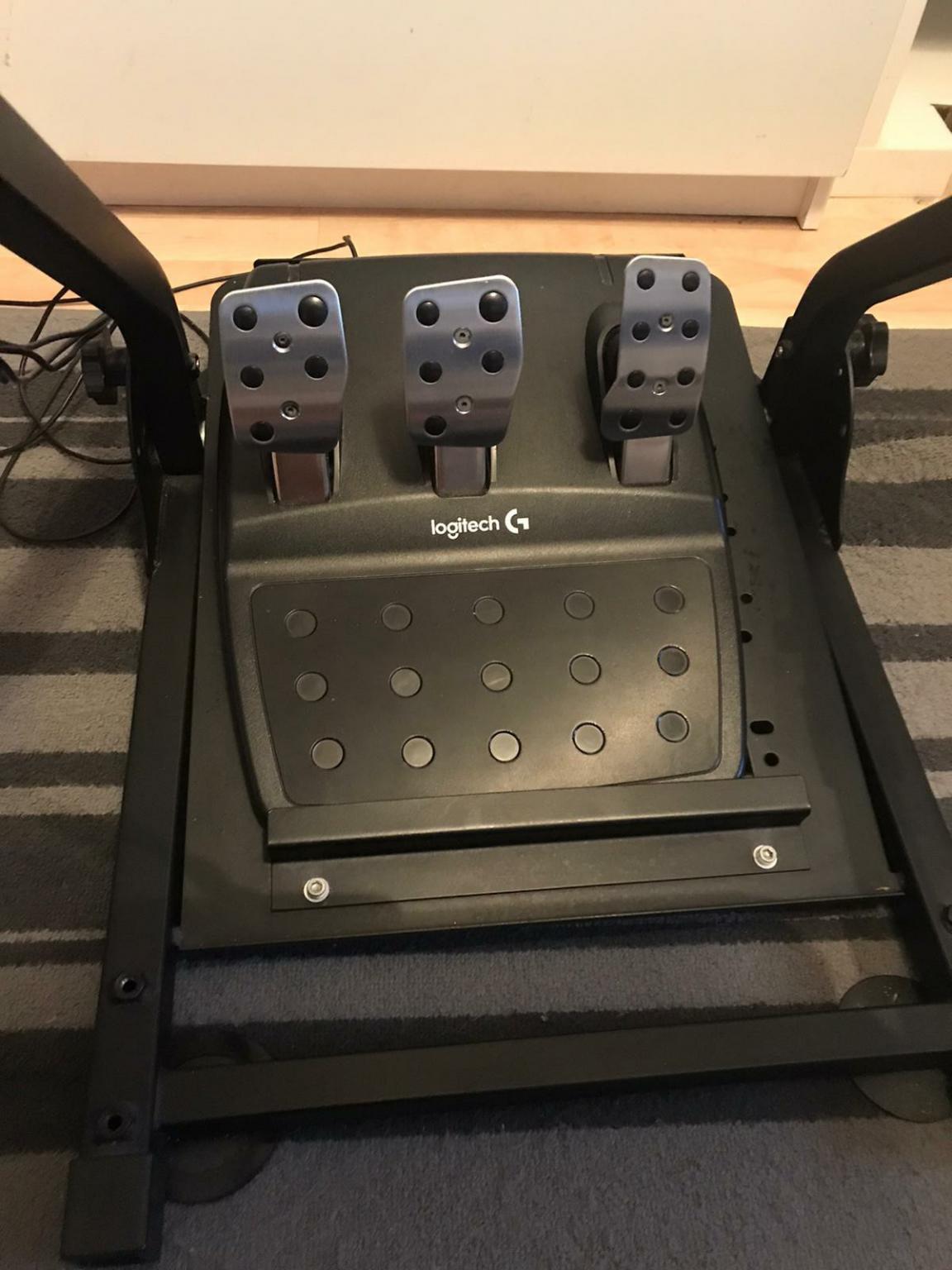 logitech steering wheel xbox one and PC in Wolverhampton für £ 300,00