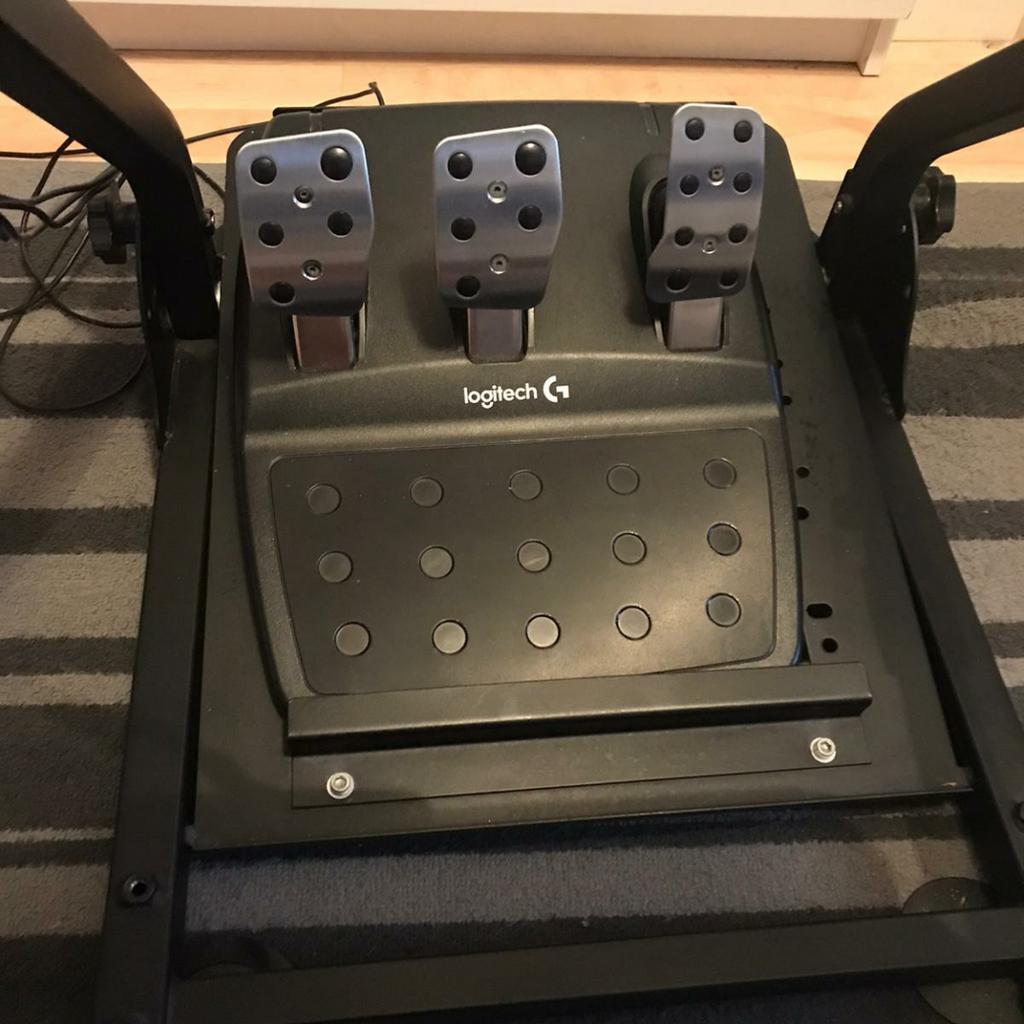 logitech steering wheel xbox one and PC in Wolverhampton für £ 300,00