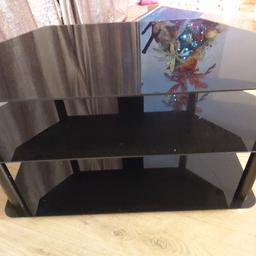 Free - need gone today 

Black glass corner TV stand. We have used it for a 32" TV.

Great condition.

Comes from smoke and pet free home.

Pick up Everton L6 area. I can't deliver sorry as I don't Drive.