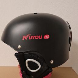 Schi- oder Snowboard Helm in Schwarz. Warmes innenfutter bis zu den Ohren. Hinten ist durch drehen die Größe L einstellbar von 55cm bis 61cm. Ganz wenig getragen!