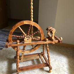 von Opa selbst gebautes schönes Spinnrad aus Holz | nur Selbstabholung!

Preis verhandelbar