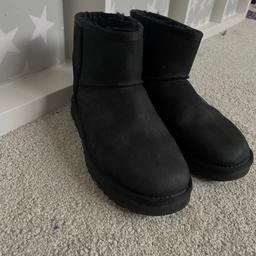 Limited edition mini UGG’s 
Size 4.5
Collection Gravesend