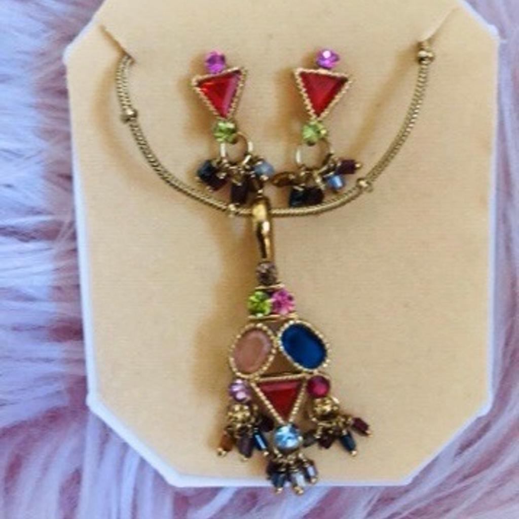 Unique multi coloured jewellery set 🌸

#vintage #jewellery #jewelleryset #gift #earrings