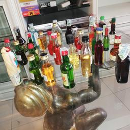 Stock di 32 bottigliette liquore mignon vintage assortite  da collezione vendesi ad amatore per collezione. Vendita a corpo e il Materiale è  disponibile ad Albano laziale