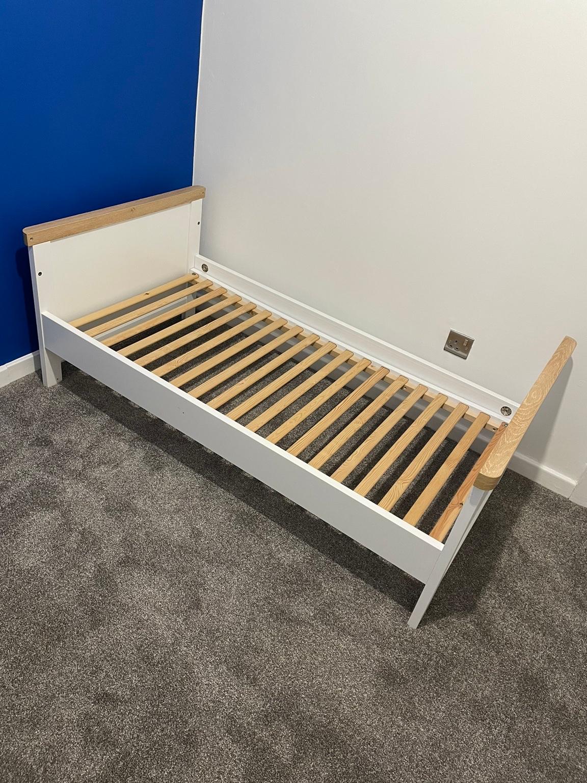 Mothercare Coat bed. White with oak top in StokeonTrent für 90,00