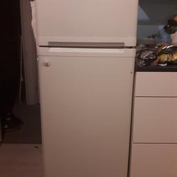 Fully functioning Zanussi Electrolux fridge freezer.
We are getting a larger fridge hence this one is available for collection from 23rd January to 6th February.
140cm x 58cm