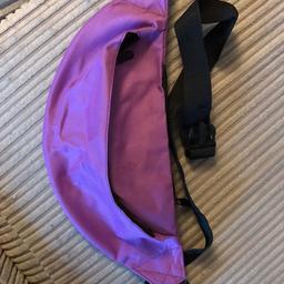 Purple bum bag

In excellent condition 

Collection from Bury BL9 9JN or can post out for extra