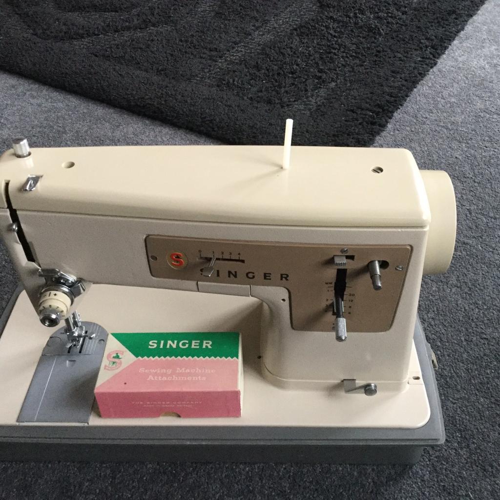 SINGER ELECTRIC SEWING MACHINE in DY10 Forest für £ 8,00 zum Verkauf