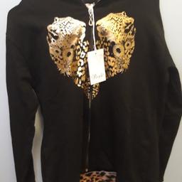 felpa donna nuova leopardata con cappuccio
tg M ( non L come c'è scritto)
prezzo sul cartellino 49.50€
fa completo con la maglietta leopardata che ho messo in vendita
