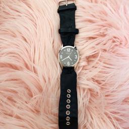 Brand new Solo watch 🌸
Soft black strap
Just needs a new battery 😊

#wristwatch #blackwatch #black