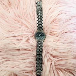 Brand new riviera quartz watch 🌸
Just needs a new battery 😊

#riviera #watch #designerwatch #quartz #wristwatch