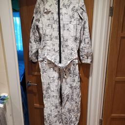 Very good quality Ski suit, worn for a few days. It is in great condition but has some wear marks at the bottom seam of the legs( pictured). I can post but not sure about the price as it is quite a big item.
