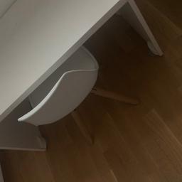 Tisch und Stuhl