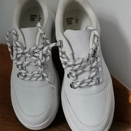 White FILA-style trainers, size 7 not 6.5.

Worn a couple times, small amount of scuffing.