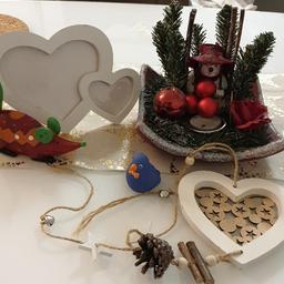 Verkaufe Deko Paket: 
Herz Bilderrahmen, Weihnachtsteller mit Kerze, Maus, Vöglein, Herzaufhänger. 
Gerne zum Abholen, da der Versand den Verkauf übersteigen würde.
Privatverkauf daher keine Garantie oder Rücknahme.