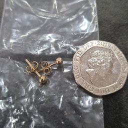 New unused 9ct gold sleeper studs

buyer to collect
