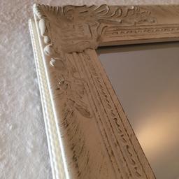 •schöner Wandspiegel in vintage Optik
•stuckähnliche Verzierungselemente
•Höhe: 160 cm
•Breite: 40 cm
•VB
