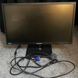 Samsung 21” computer monitor with leads