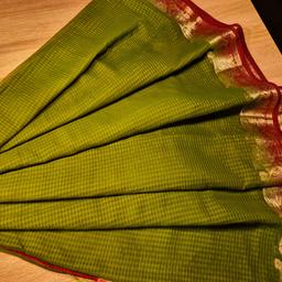 Zum Verkauf steht hier ein Saree in der Farbe grün rot.

Traditionelles indisches Wickelkleid.

Das Saree wird ohne Bluse und Unterrock angeboten. Falls dennoch interesse besteht kann ich gerne nachschauen ob ich ein passendes für das Saree habe.

Zzgl. Versand.

Dies ist eine Privatverkauf. Kein Umtausch, Garantie oder Gewährleistung.


Bei Fragen einfach melden ;).