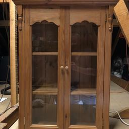Pine/glazed kitchen wall cabinet.
950mm high x 730mm wide x 165mm deep (225mm including cornice)
Good condition
Local only
