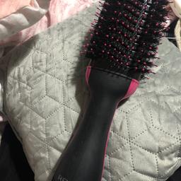 Revlon Pro Collection One-step Hair Dryer and Volumiser - No box.

Only used a handful of times. Excellent appliance selling due to religious reasons as the bristles are made of boar hairs so I cannot keep it.

Collection only may be able to deliver locally.