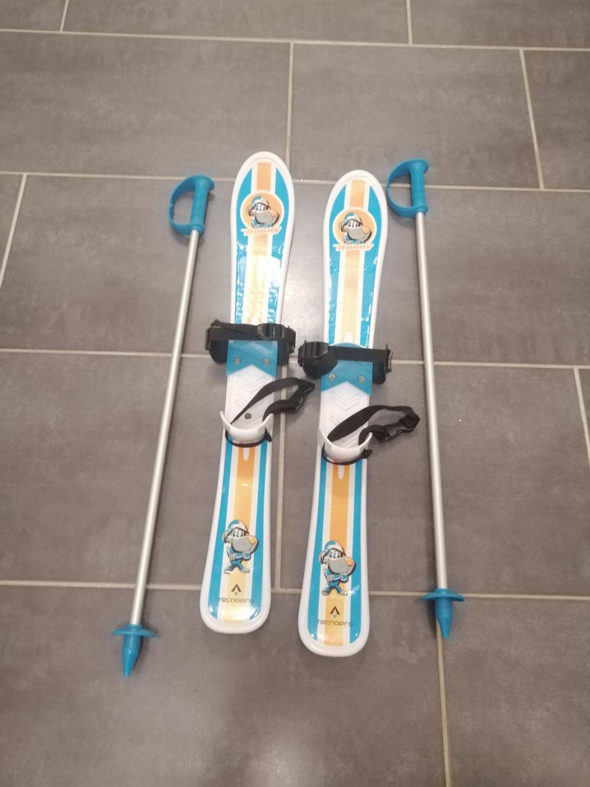 Miniatur-Ski Mit Stöcken Im Maßstab 1:12 – Perfekt Für Puppenstube Oder Als Geldgeschenk